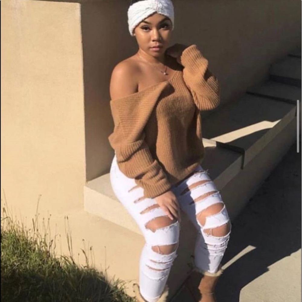 🚨LIMITED TIME OFFER🚨Rare Fashion Nova Sweater.